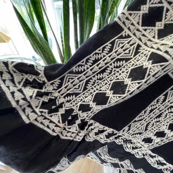 Zara cotton blend lined skirt with white detail zipper closure. Ankle length. - Picture 3 of 4